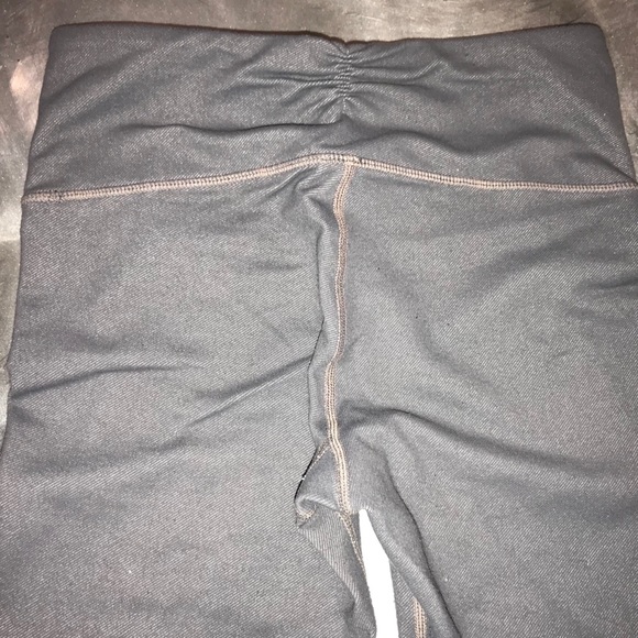 Lululemon Leggings - Cropped - Picture 6 of 6